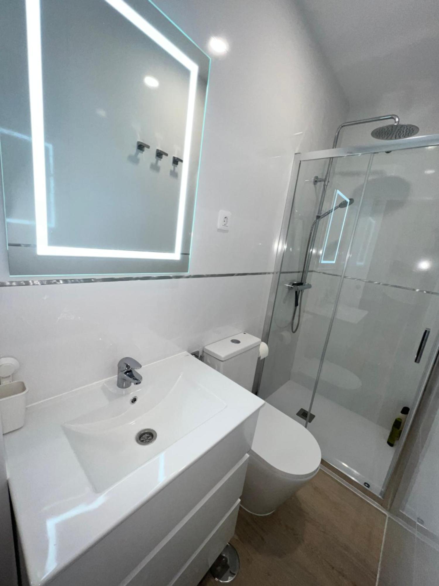 Modern Duplex Next To The Beach! Vakantiehuis *